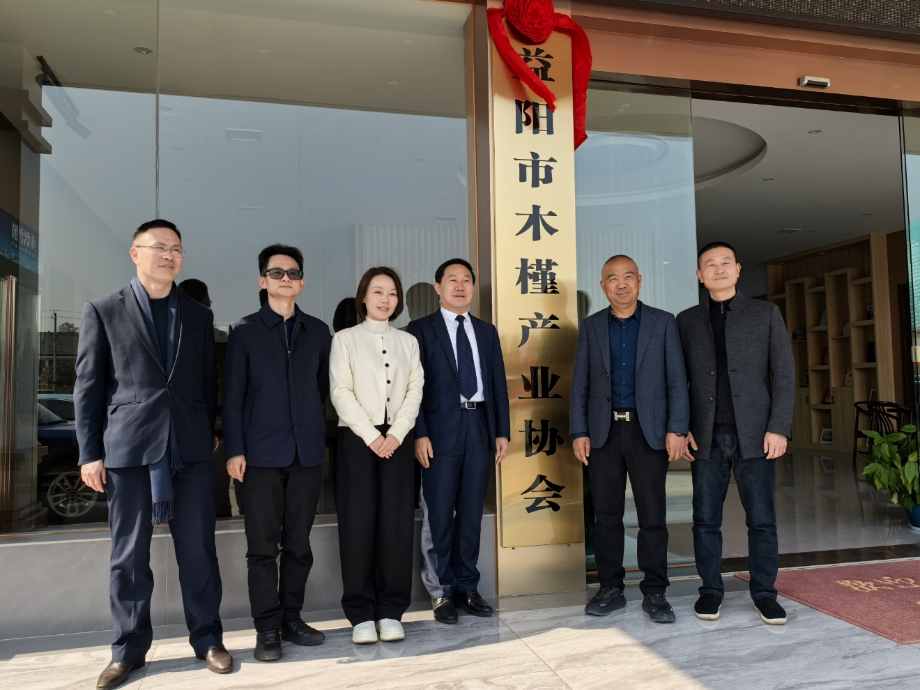 湖南省中醫(yī)藥研究院創(chuàng)新藥研究所副所長(zhǎng)彭艷梅到木槿產(chǎn)業(yè)協(xié)會(huì)考察指導(dǎo)工作